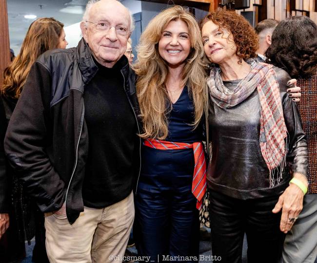 Ana Borelli entre Ilana e Armando Strozenberg