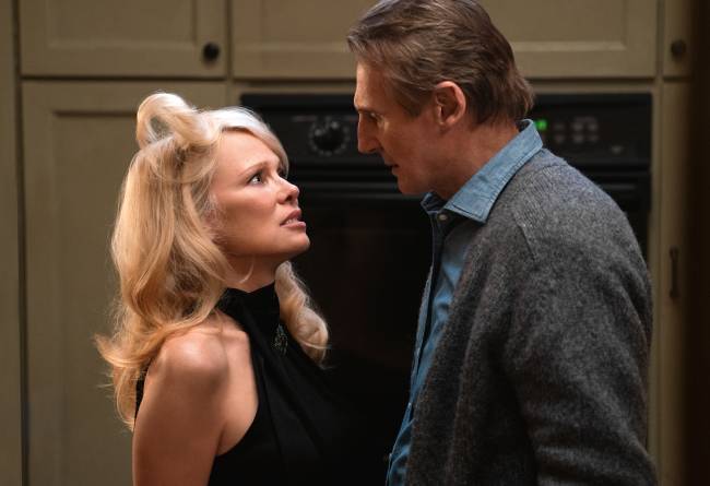 The Naked Gun Corre que a Polícia Vem Aí!: nas gravações do longa as estrelas Liam Neeson e Pamela Anderson engataram um relacionamento.