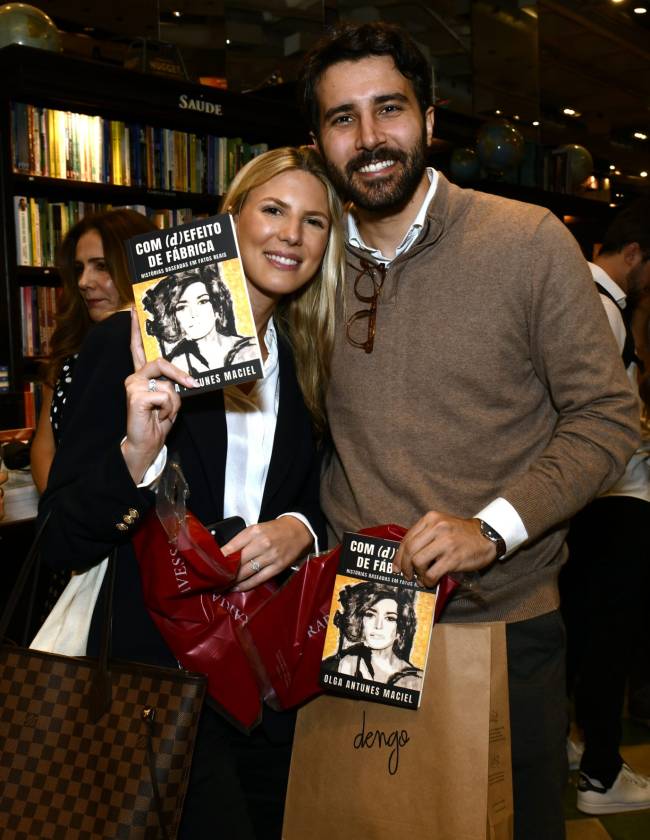 _DSC3785 Sofia Szerman e Mateus Borsotto - LIvro - OLGA ANTUNES MACIEL - AGO 2025 - CG