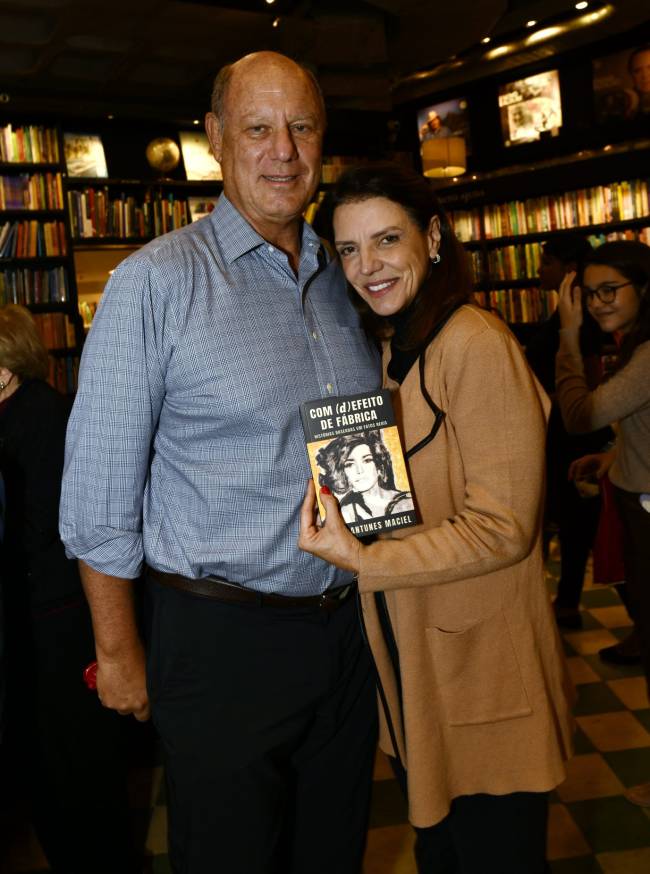 _DSC3797 Felipe e Ana Luiza Badaró - LIvro - OLGA ANTUNES MACIEL - AGO 2025 - CG