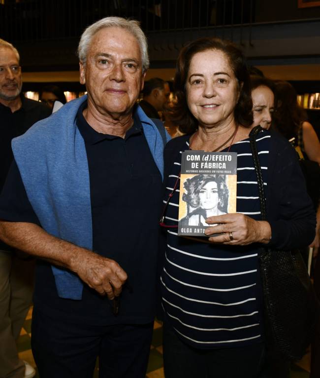 _DSC3828 Arnaldo e Monica Medeiros - LIvro - OLGA ANTUNES MACIEL - AGO 2025 - CG