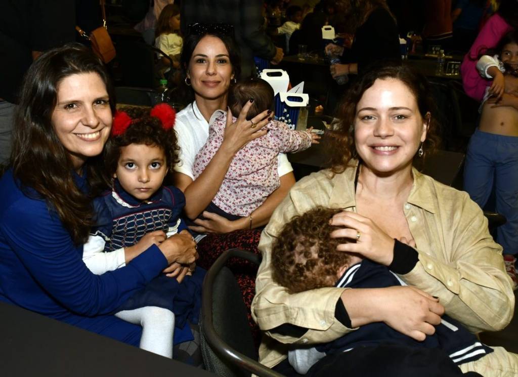 Mães se divertem mais que os filhos no Palavra Cantada