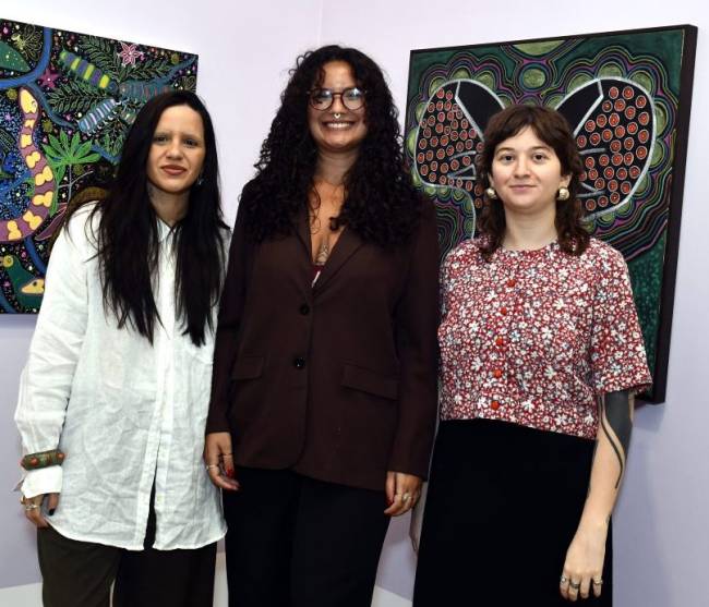 _DSC6169 Gabriela Mexias , Agatha Freires e Joyce Delfim - Exposição TUDO ENTOA FLEXA - AGO 2025 - CG