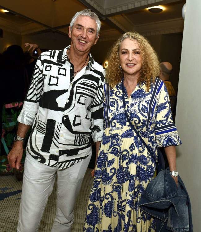 _DSC6754 O casal Ruud Dankers e Déborah Olivieri - GRUPO GALPÃO - AGO 2025 - CG