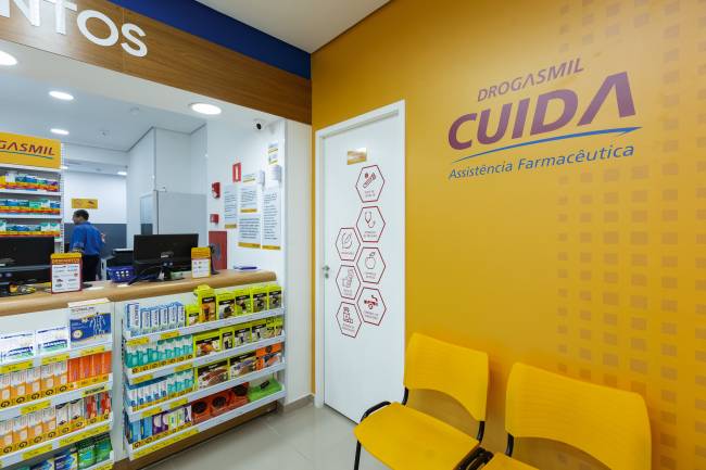 Mais que remédios: salas de assistência transformam papel de farmácias