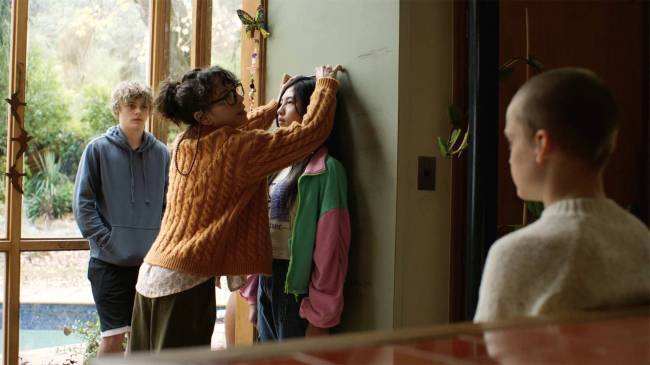 Horror de trauma: Faça Ela Voltar segue a tendência de obras como Maldição da Residência Hill e Hereditário ao explorar dramas familiares por meio do cinema de gênero.