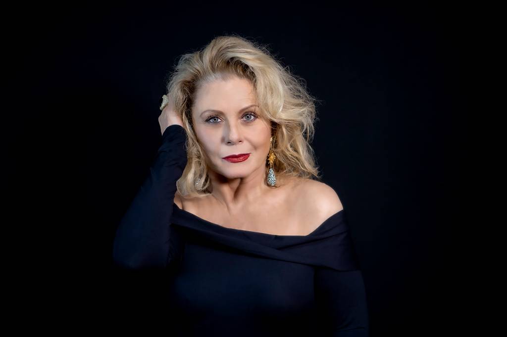 “Invertida”, com Vera Fischer: “Tenho ideia fixa em ser rica”