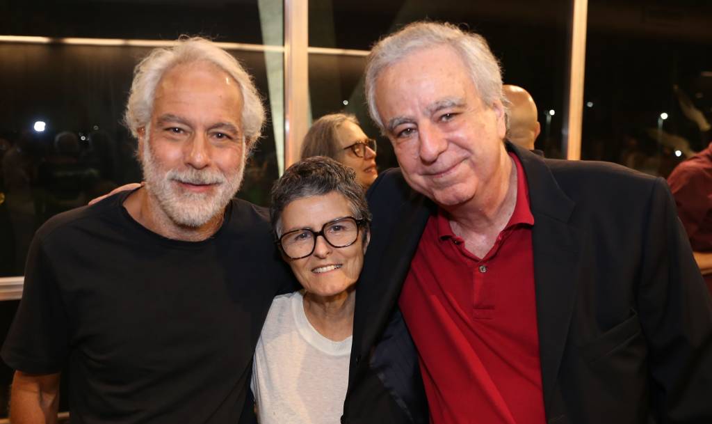 Bia Lessa transforma o MAM em espetáculo de luz e conexões vibrantes