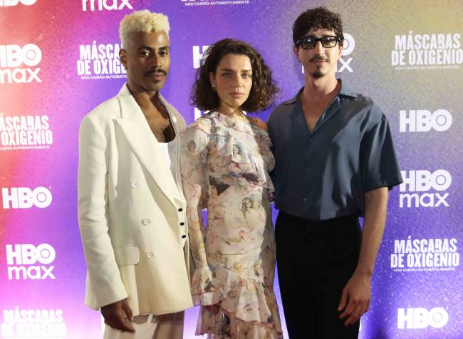 Icaro Silva, Bruna Linzmeyer e Johnny Massaro (3)