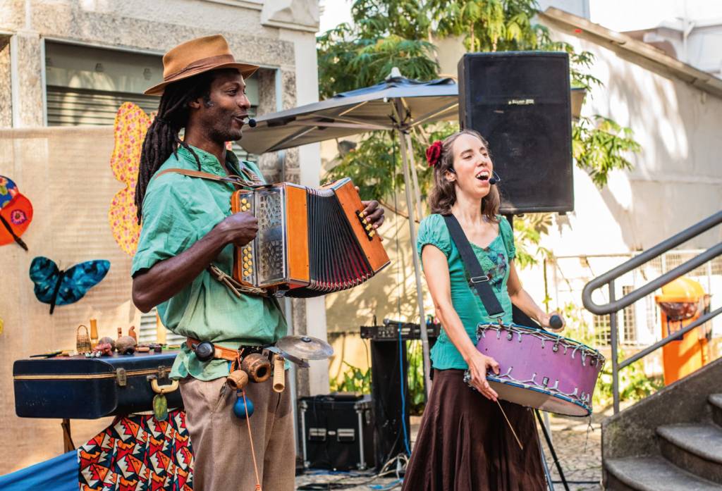 Senta que lá vem a história! Contações para crianças nos museus