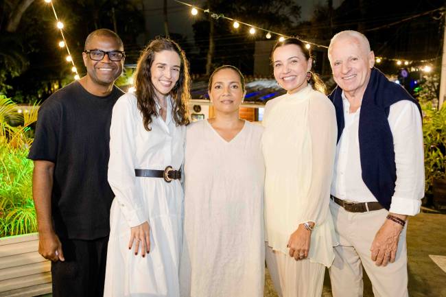 Pretinho da Serrinha, Raquel Luz, Carlucia com Fernanda e Mario Veiga de Almeida