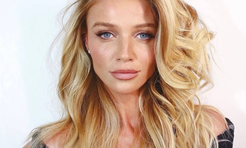 Pistolão? Veja quem convidou Cintia Dicker para ser musa do Salgueiro