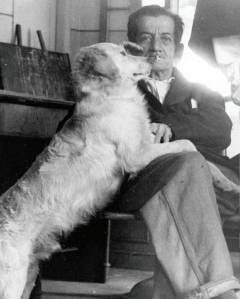 nise da silveira 1 Homem com cigarro na boca e um cão no colo