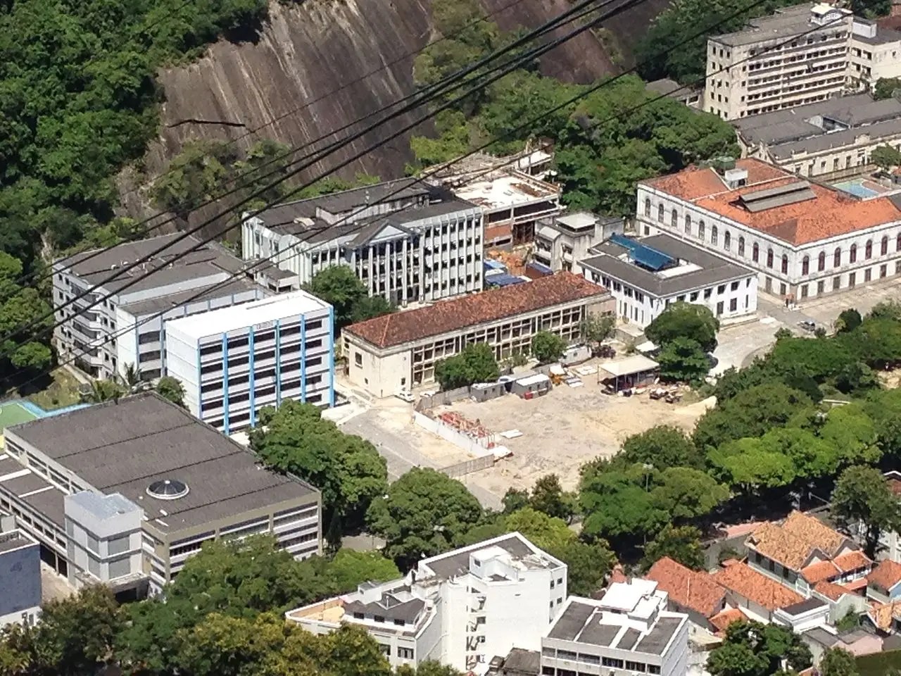 Suspeita de vazamento de gás faz UniRio suspender aulas no campus da Urca