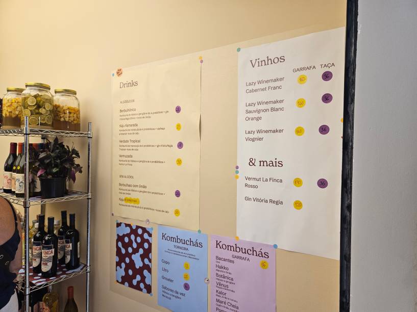 Borbulhas: kombuchás, vinhos naturais e vermutes artesanais Borbulhas: kombuchás, vinhos naturais e vermutes artesanais