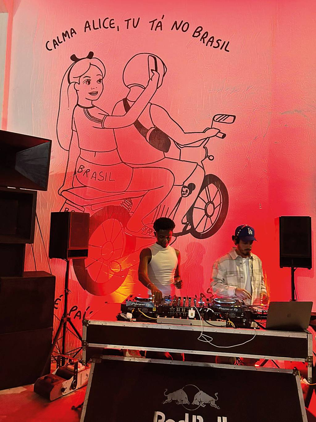 O melhor da arte de rua ganha espaço em galpão no Santo Cristo