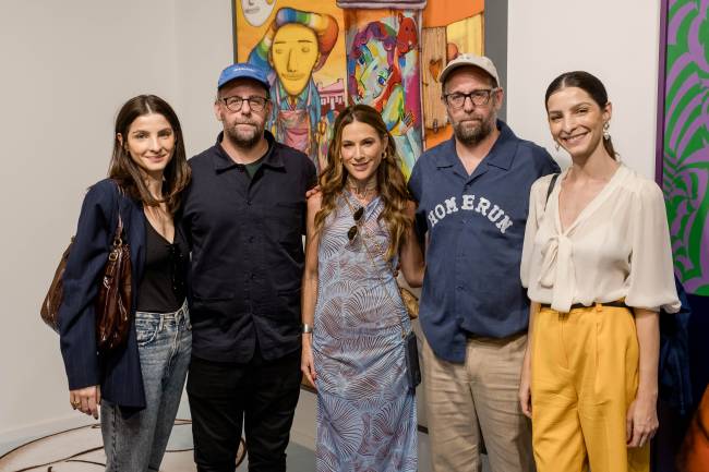 Giselle Batista, Anne Meisler, Michele Batista e Os Gemeos (os irmãos Gustavo e Otávio Pandolfo)