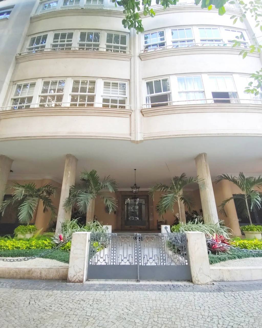 Rafael Bokor: cobertura de duas “Helenas”, de Manoel Carlos, está à venda