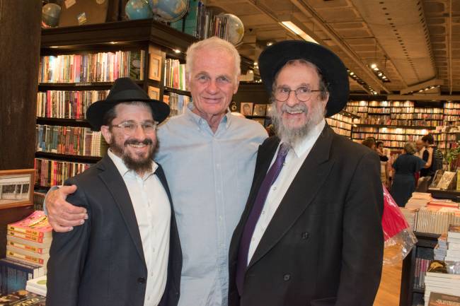 Michel Kurc com rabinos Yoshua e Mendy Goldman