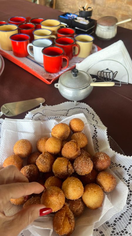 chacara modelo em vassouras Bolinho de chuva e café fresquinho na Chácara Modelo