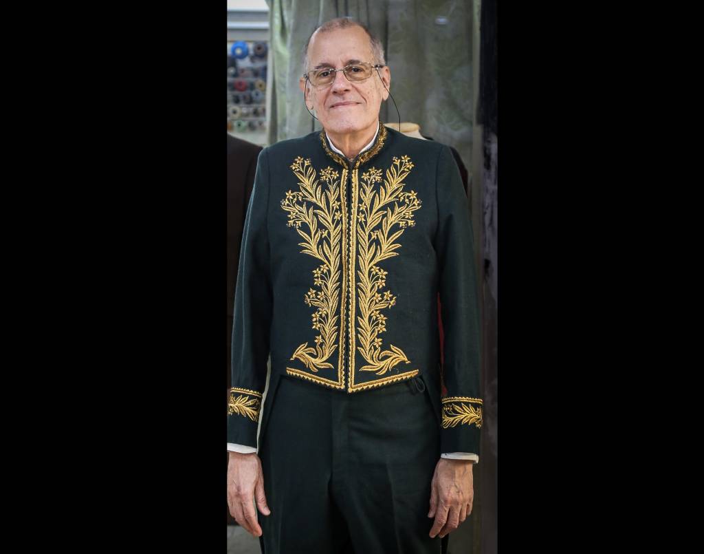 Moda circular: Britto toma posse na ABL com Fardão de Candido Mendes  