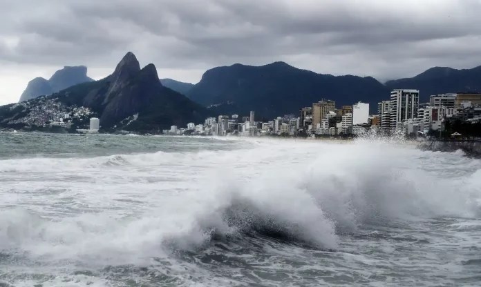 Episódios de ressaca aumentam 40% no litoral do Rio em um ano