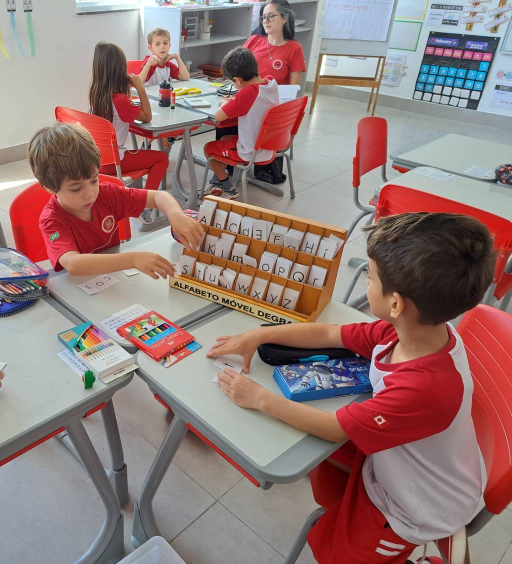 Aprender em dois idiomas: na prática, como funciona o ensino bilíngue?