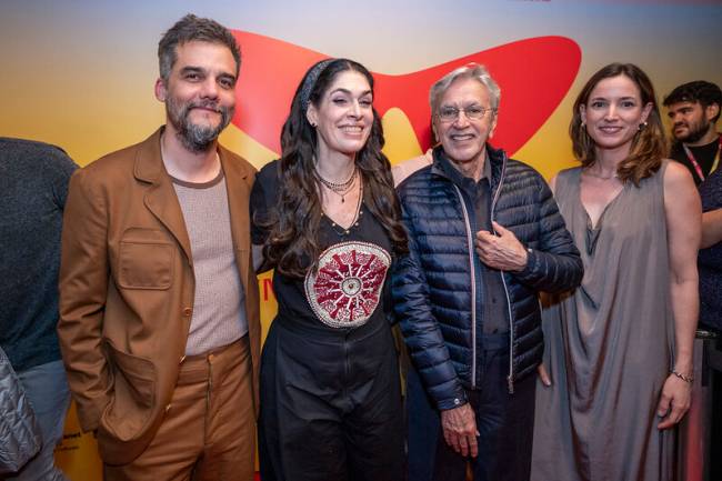 Wagner Moura, Paula Lavigne, Caetano Veloso e Emilie Lesclaux