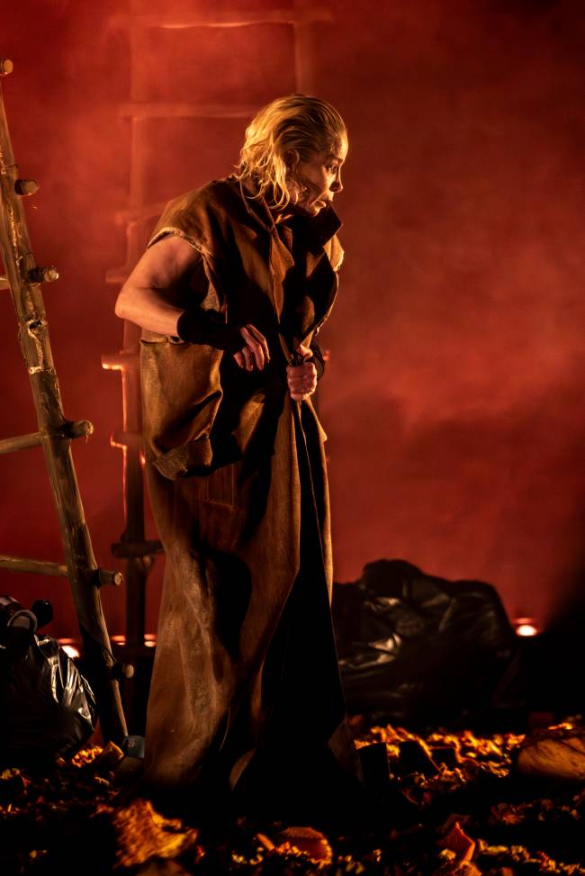 Atriz: Danielle Winits Direção: Gerald Thomas Tradução: Alexandre Tenório Cenário: Fernando Passetti Designer de luz: Wagner Pinto Figurino: João Pimenta Visagismo: Leila Turgante Pintura em tela: Rinaldo Escudeiro Trilha sonora original: Gerald Thomas Sonoplastia: Marcelo Alonso Neves e Gabriel Kirin Assessoria de imprensa: Ney Motta Design gráfico: Bárbara Lana Diretor de produção: Diogo Bastos Rezende e Nilza Guimarães Diretor geral de produção: Luciano Borges