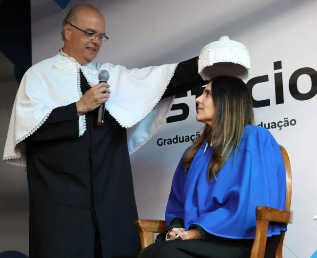Cláudia Romano com Flávio Murilo, reitor da Estácio