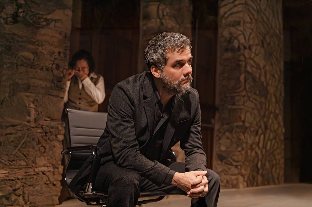 Teatro, por Claudia Chaves: “Um julgamento – Depois de Um Inimigo do Povo”