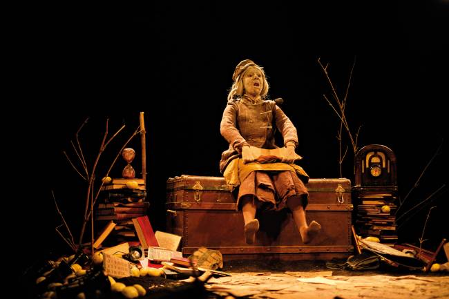 Monólogos levam o apagamento feminino aos teatros cariocas