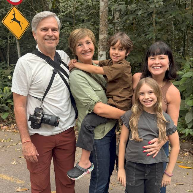 Paulo Zero, Sônia Bridi, Mariana Bridi com Aurora e Valentin