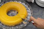 Receita de Quindim leva 15 gemas coadas