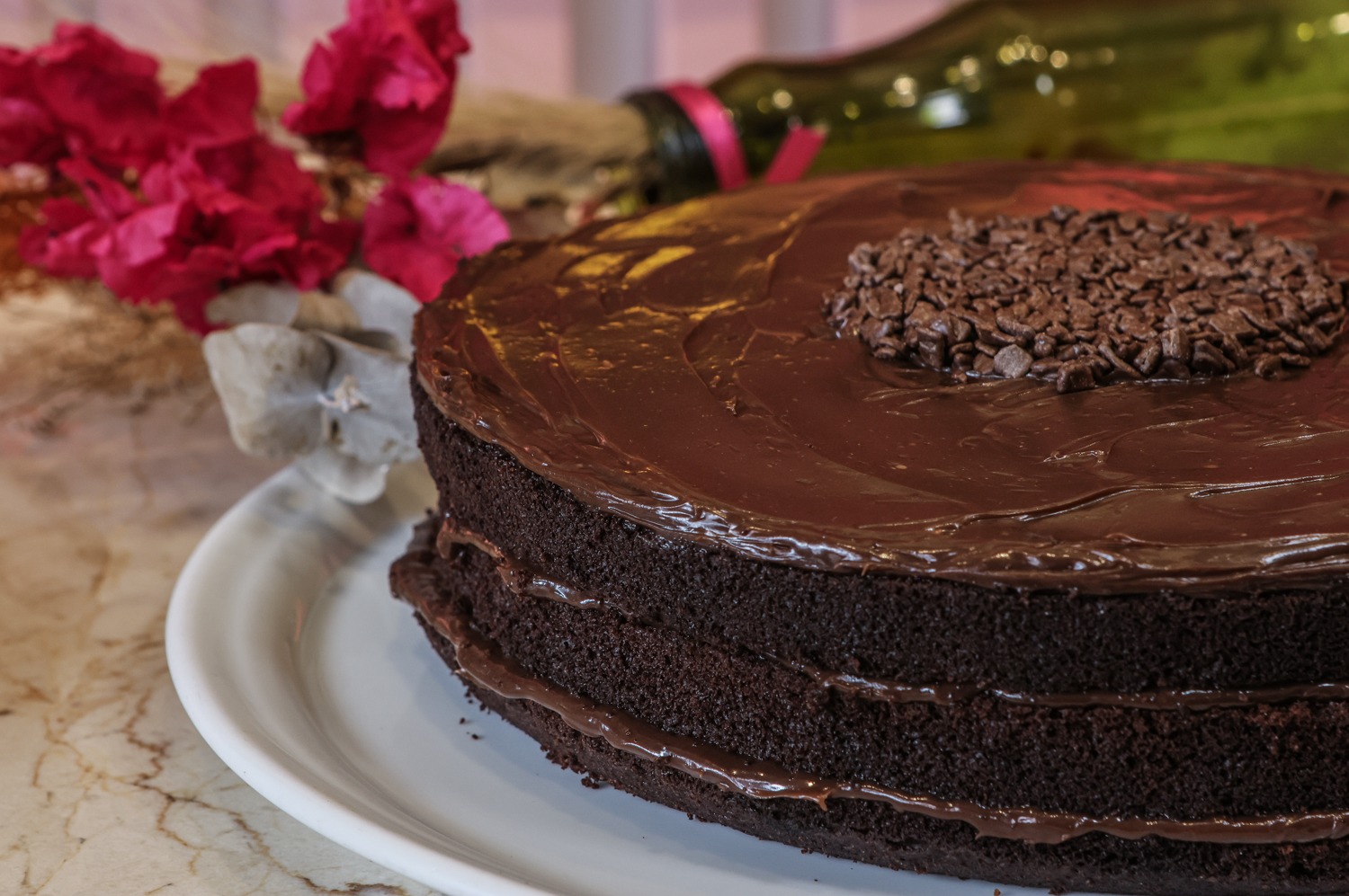 Bolo de cacau com brigadeiro de chocolate da confeitaria Le Doux