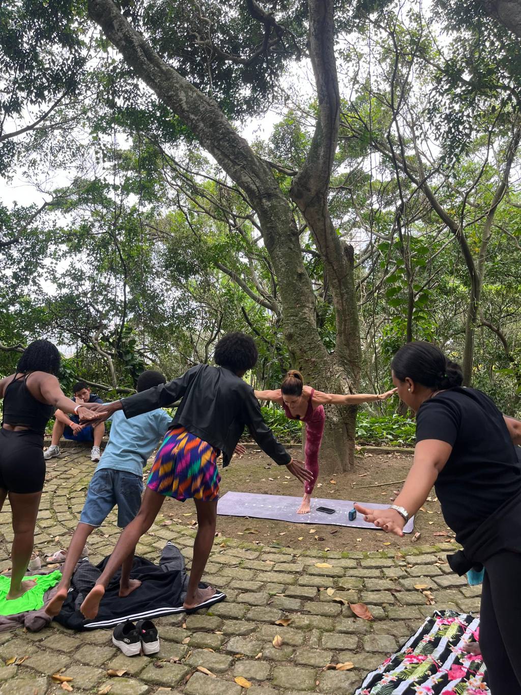 Quando o verão liga o modo “rua”: o Rio corre, respira e pertence