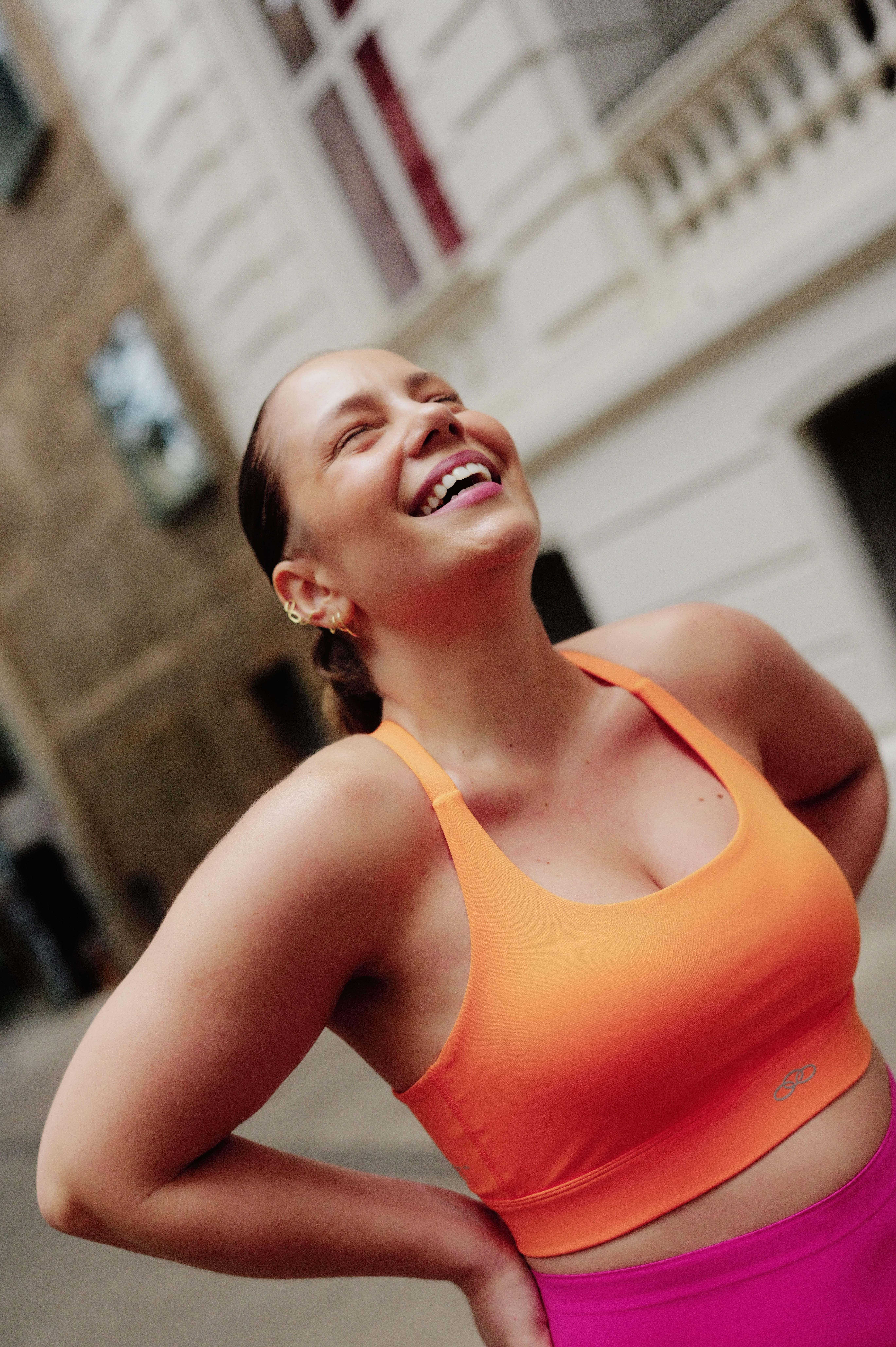 Olympikus apoia o Outubro Rosa com doação de lucro dos tênis à instituição filantrópica