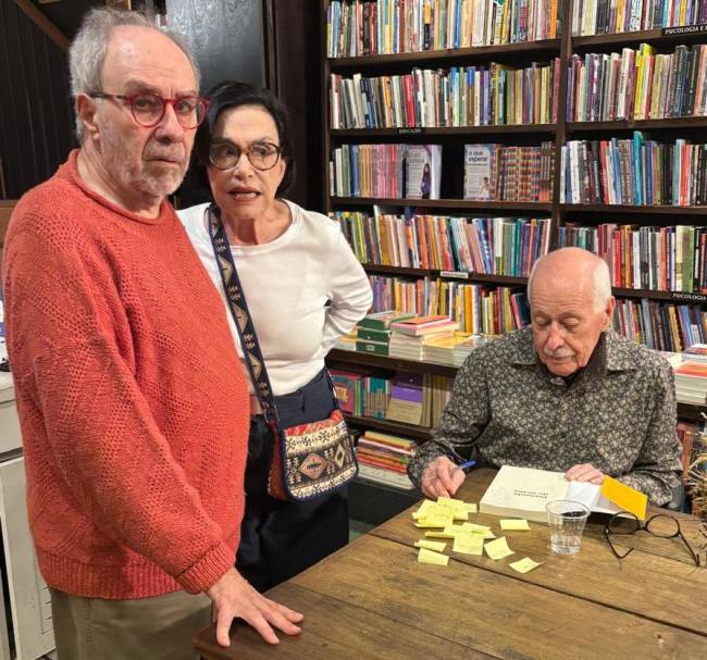 Os jornalistas Sergio Augusto e Maria Lucia Rangel e o escritor Silviano Santiago