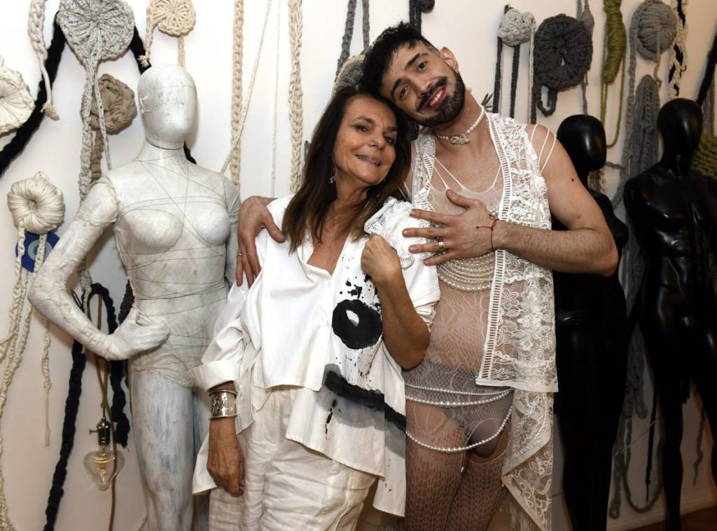 Lingerie agênero, para homens e mulheres, por Vinny Garcia 