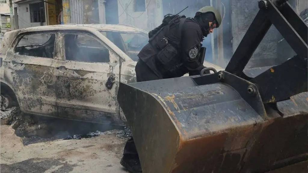 13604 barricadas expõem cerco do crime na Baixada e no Leste Fluminense