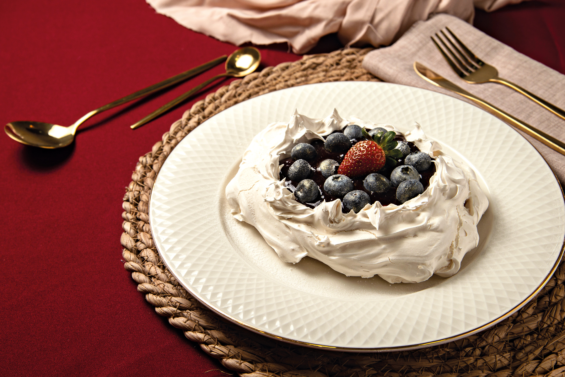 Éclair_Pavlova de Frutas Vermelhas_Cred Samanta Toledo..jpg