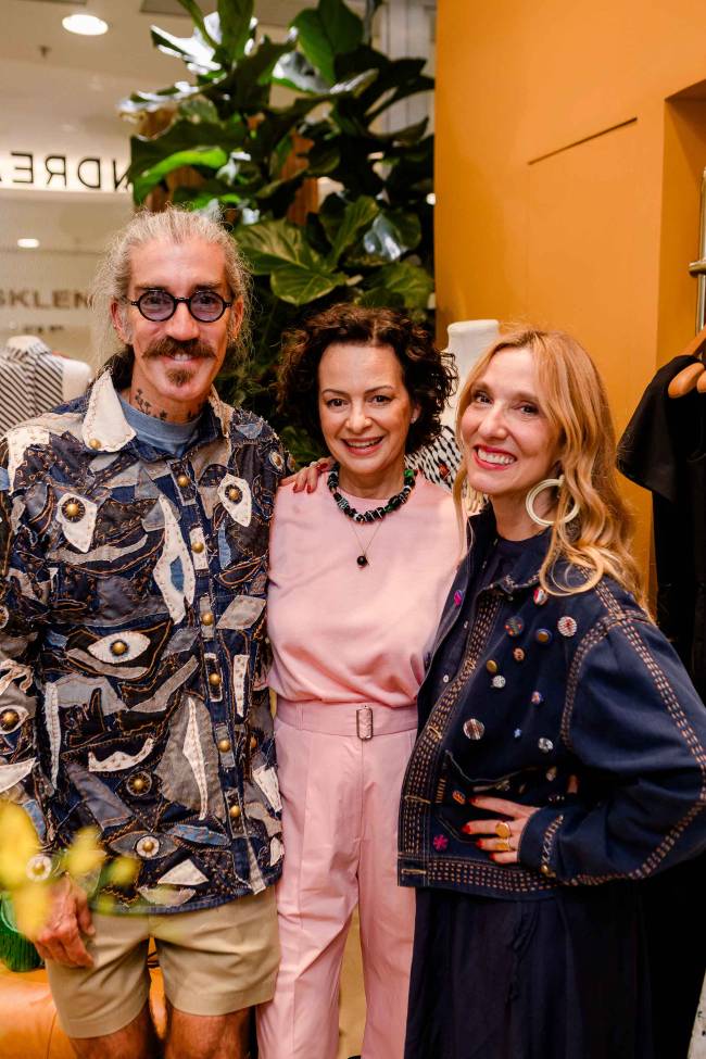 Felipe Veloso Andrea Marques e Isabela Capeto_BR0343