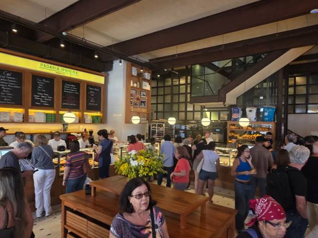 Padaria Ipanema inaugura com lotação o dia inteiro