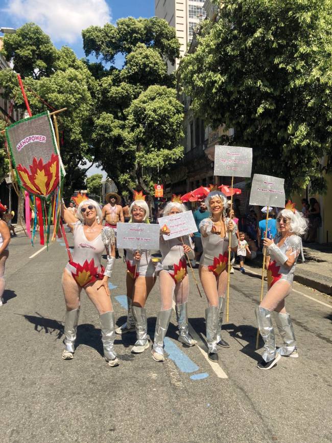 Na Folia: Fantasia de menopowers foi a sensação do Carnaval de 2025