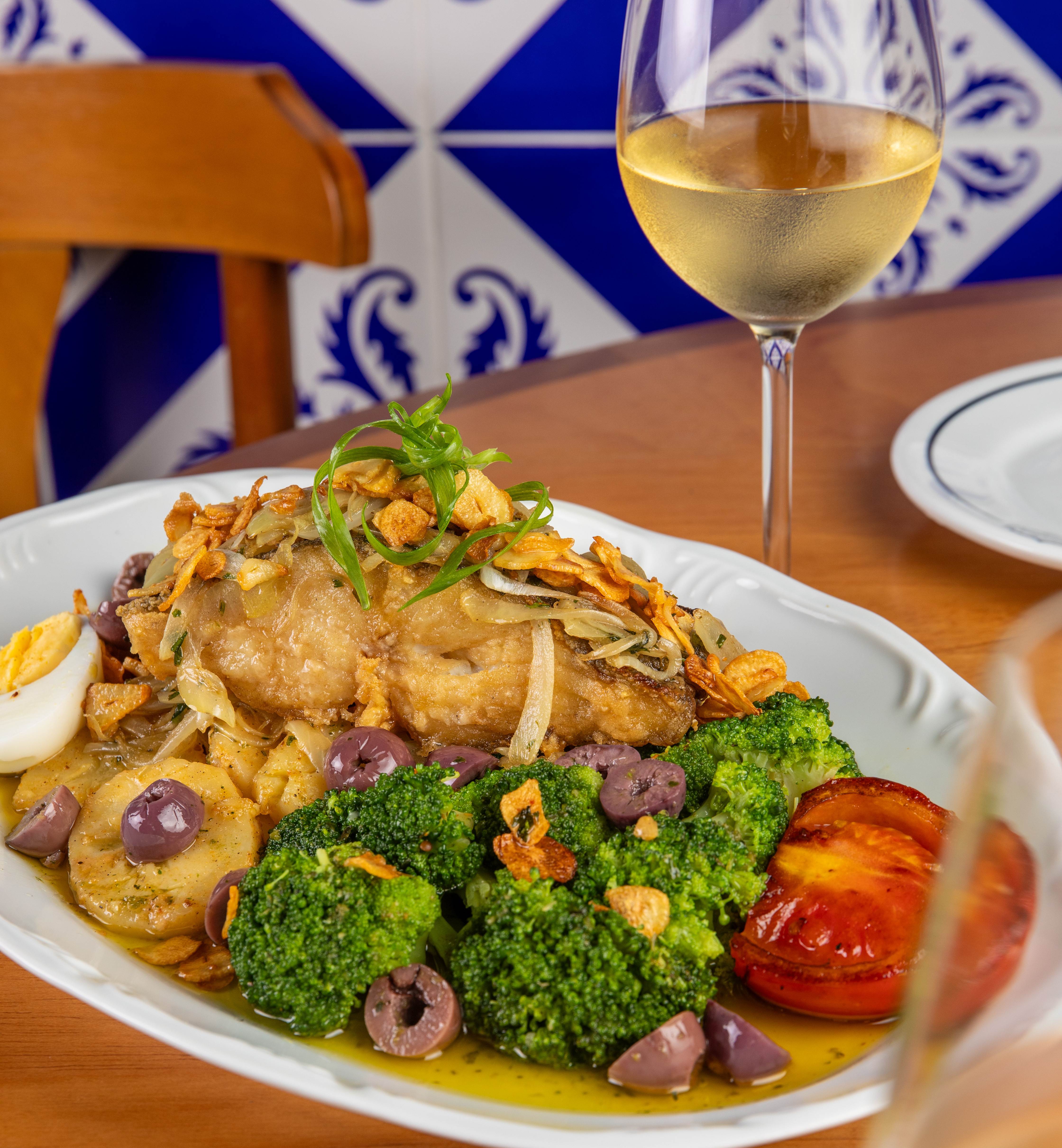 Mercearia da Praça: o bacalhau à portuguesa está entre os muitos do menu