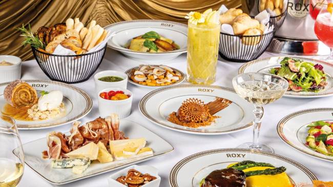 Réveillon antecipado no Roxy celebra 2026 com show e alta gastronomia