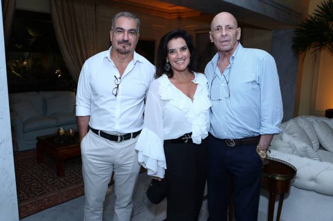 Ana Tamoyo entre João Belloc e Cassio Saud