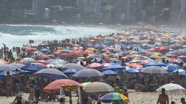 Um mar de guarda-sóis