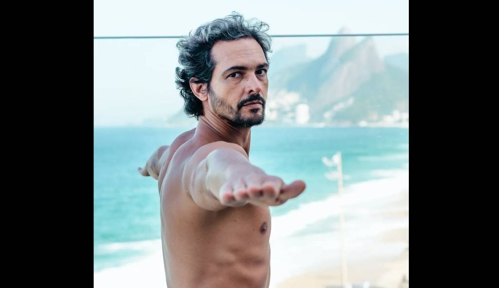 Equilíbrio à beira-mar: ioga no Arpoador com Guga Dale