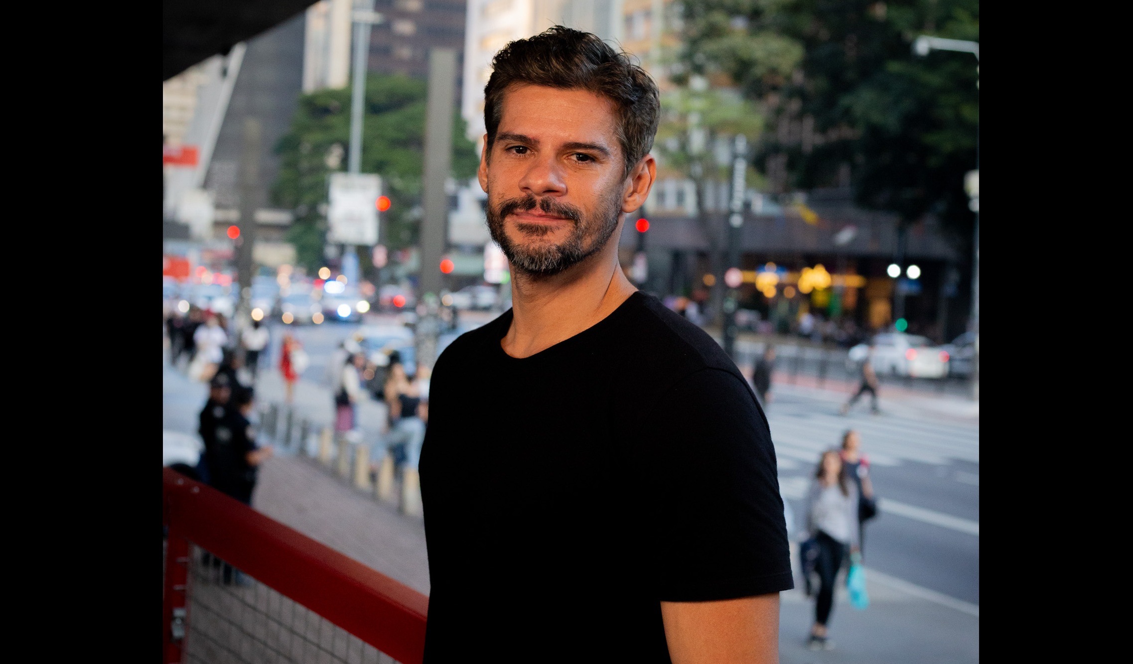 Thiago Soares volta de vez para o Rio e inaugura oficialmente sua cia  